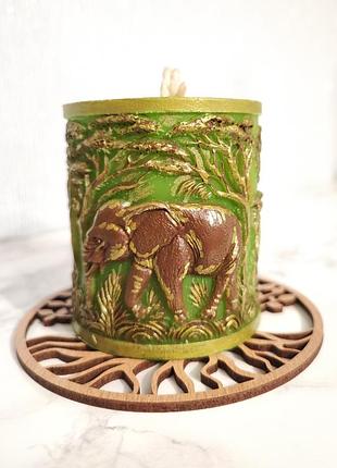 Свеча собственного производства с оригинальным рисунком