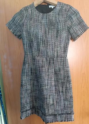 Стильное теплое твидовое платье