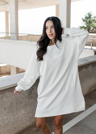 Спортивное платье оверсайз с манжетами с разрезами по бокам