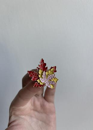 Металева брошка листя “осінній вальс”