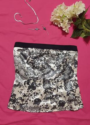 Жіночий корсет з цікавим орнаментом