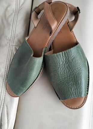 Шкіряні менорки зеленого кольору