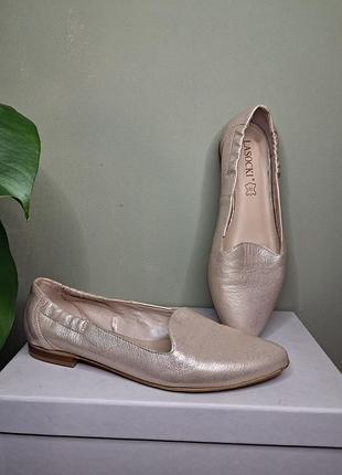Женские кожаные элегантные туфли польского бренда lasocki. цвет бежевый с мерцанием. размер 35-36.
