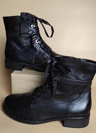 Женские кожаные ботинки.
размер 38 длина стельки 25 см.