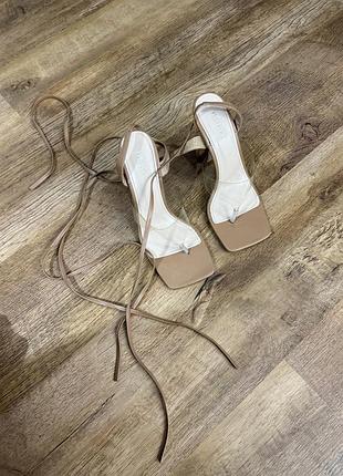 Босоніжки бежеві