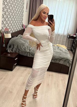 Женское безумно красивое белое платье с открытыми плечами