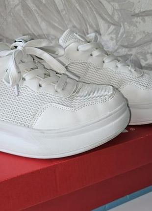 Кросівки жіночі 37 розмір