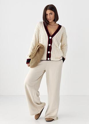 Теплий жіночий кардиган з косичками на ґудзиках