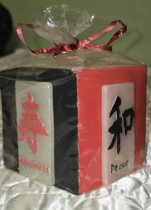 Декоративная свеча с китайскими буквами