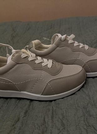 Кроссовки женские р.36(23,5 см)