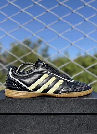 Adidas кожаные футзалки оригинал 45 размер бутсы сороконожки