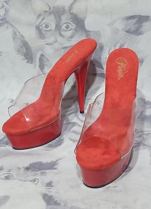 Красные стрипы большого размера