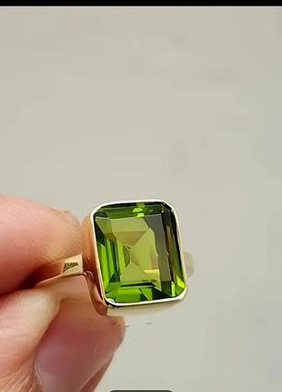 Кольцо с искусственным камнем