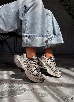 Sale женские текстильные бежевые кроссовки на рельефной подошве весна осень