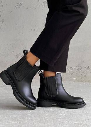 Черные женские ботинки из натуральной кожи на демисезон