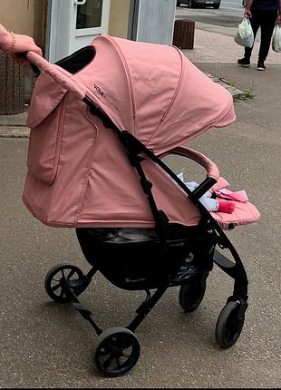 Прогулянкова коляска для дівчинки