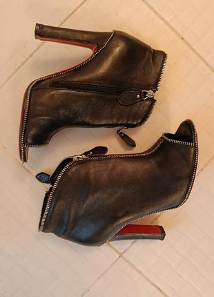 Чоботи жіночі