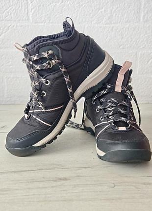 Кросівки похідні водонепроникні жіночі quechua