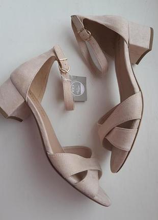 Босоножки 39р tamaris