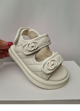 Босоніжки дитячі білі на липучках, з супінатором,стьобані,дуже легенькі з супінатором