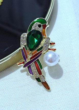 Брошь птичка зеленый камень попугая