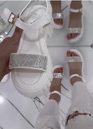 Босоніжки зі стразами жіночі