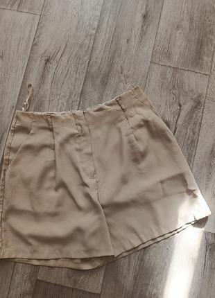 Шорти з високою талією