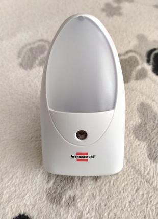 Світлодіодний нічник від німецької фірми brennenstuhl з датчиком темряви/світлодіодний світильник був привезений із германії!