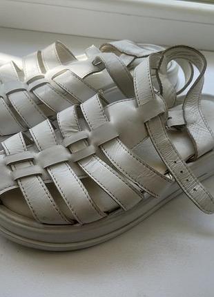 Босоніжки сандалі