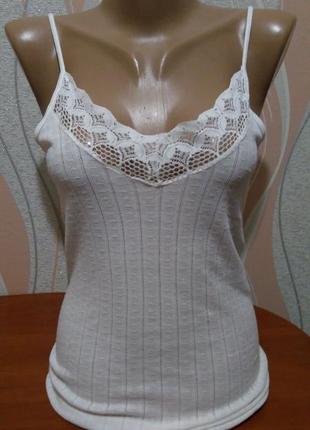Майка біла маєчка,ажурна вставка на грудях бретельки лямки