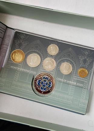 Монетичную в сувенирной упаковке состояние новый