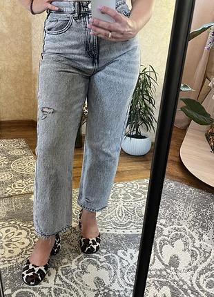 Джинси сірого кольору з ідеальною посадкою