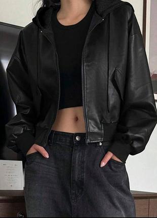 Бомбер з капюшоном