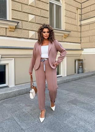 Костюм жіночий