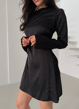 Атласное шелковое платье в кольрах