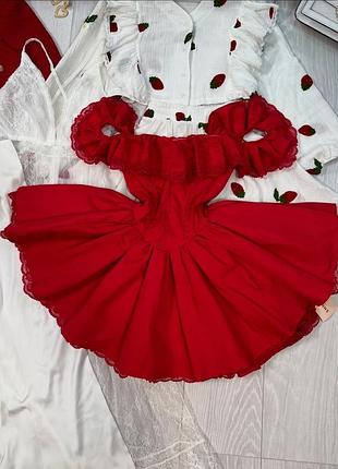 Эксклюзивное красное платье с пышной юбкой