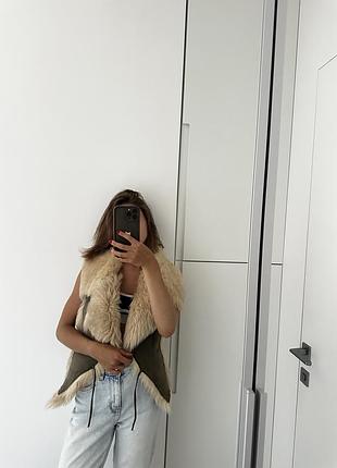 Жіноча жилетка з натуральної вовни, розмір s, в ідеальному стані, підійде на осінь, теплу зиму.