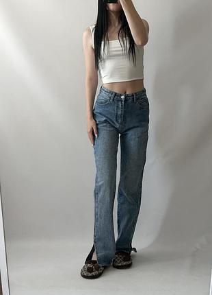 Джинси з розрізами знизу