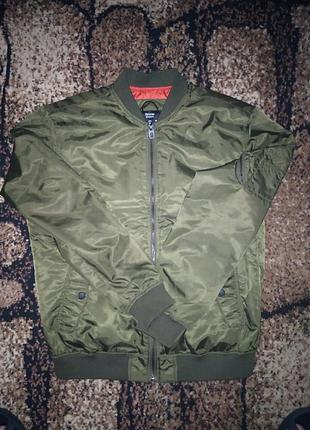 Куртка бомбер bershka