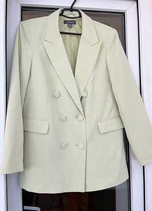 Пиджак салатового цвета