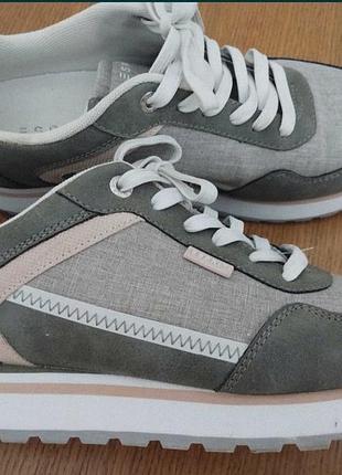 Німецькі кросівки esprit