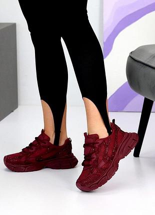 Кросівки жіночі