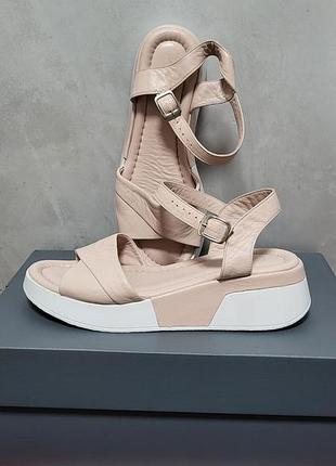 Кожаные сандалии босоножки женские