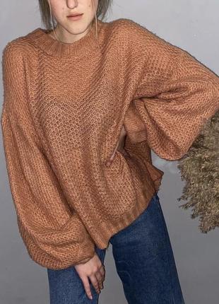 Светр з об'ємними рукавами