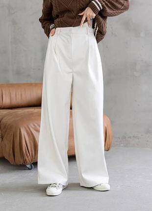 Женские классические брюки брючины палаццо молочные кожаные с эко кожи на замшевой основе