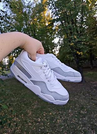 Нові блискучі nike jordan , 43розмір (28.5 вказано, але замір 28см) на ногу 27.5 -28см , устілка комфорт, ціна сайту 8500-9500грн