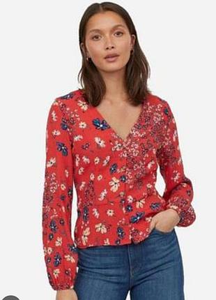 Стильная яркая легкая блуза в цветочки на пуговицах