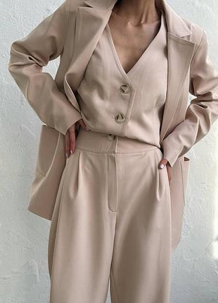 Класичний брючний костюм трійка