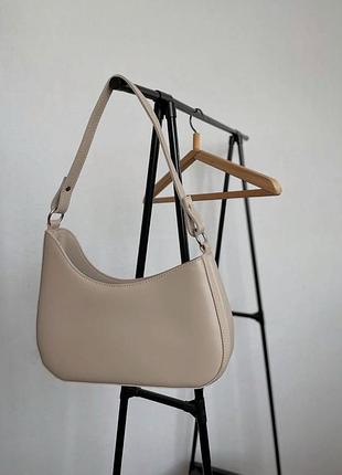 Нова сумка бежевого кольору. український бренд lucherino. якісна екошкіра, гарно прошита, без дефектів. розмір 28/14/6