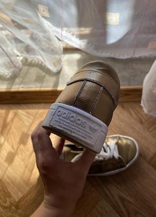 Кеди жіночі adidas 38 у золотому кольорі, біла шнурівка